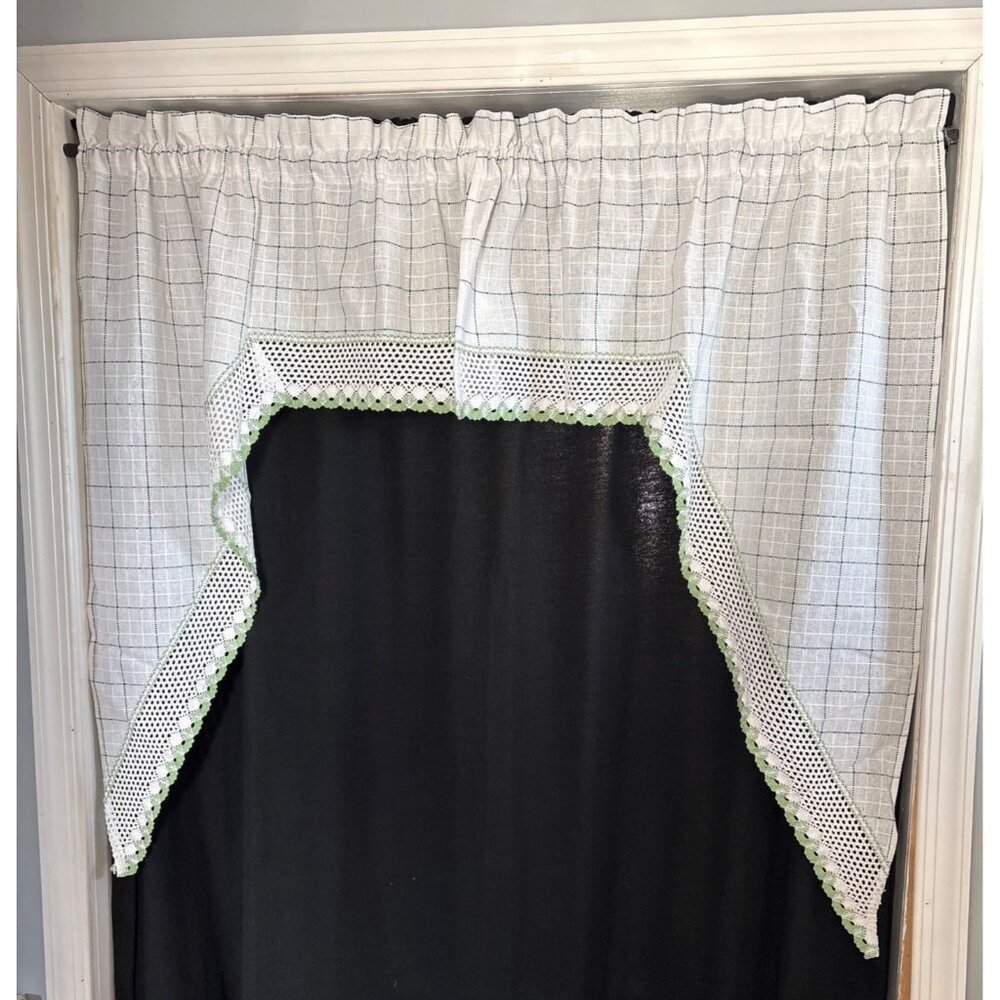 Swag Curtain Crochet Lace & Green Trim 56"W x 39"L White Cotton Check Design